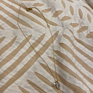 dainty gold chain w pearl and mini shell